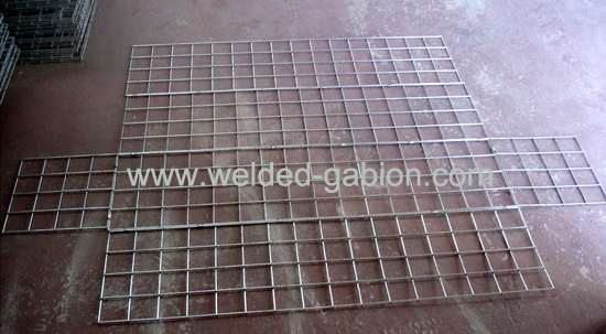 Welded wire mesh gabion